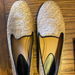 EUC Antonio Melani flats with fur. Size 8